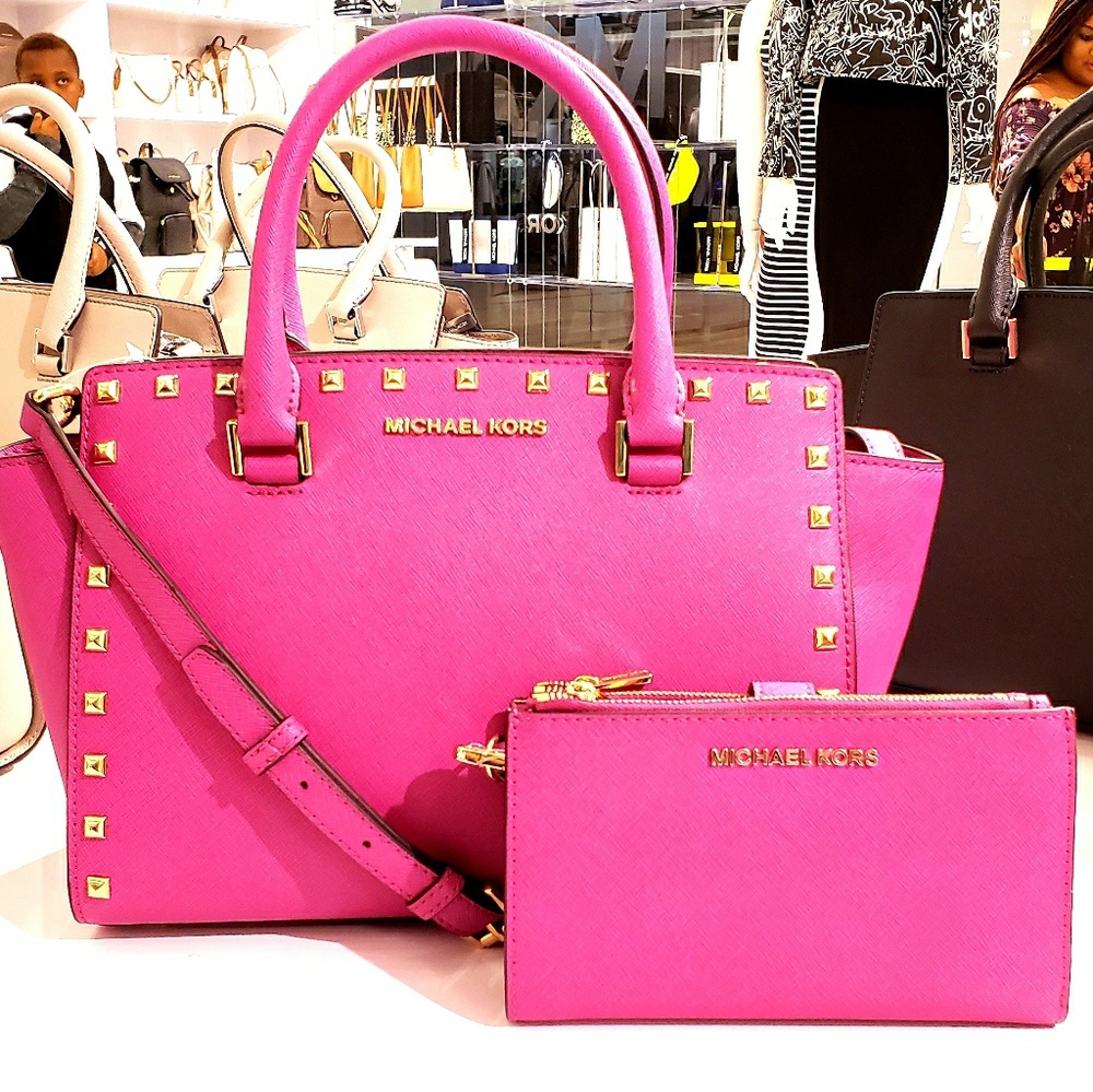 MK SELMA STUD MD SATCHEL & JST DOUBLE ZIP WRISTLET